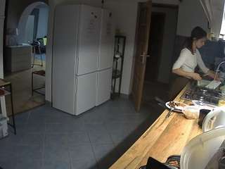 voyeurcam-julmodels-kitchen camsoda stream image