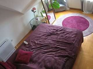 voyeurcam-julmodels-whitebed-4 camsoda stream image