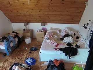 voyeurcam-julmodels-whitebed-2 camsoda stream image