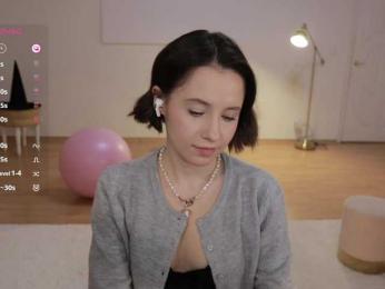 MissEssie bongacams stream image