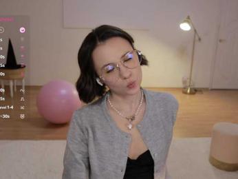 MissEssie bongacams stream image