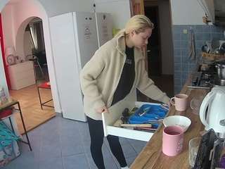voyeurcam-julmodels-kitchen camsoda stream image