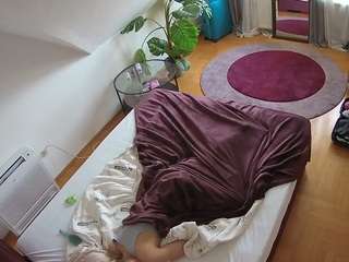 voyeurcam-julmodels-whitebed-4 camsoda stream image