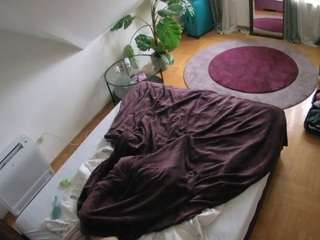 voyeurcam-julmodels-whitebed-4 camsoda stream image