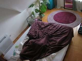 voyeurcam-julmodels-whitebed-4 camsoda stream image