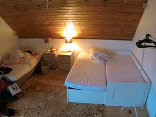 voyeurcam-julmodels-whitebed-2 camsoda stream image