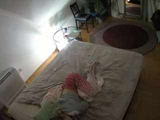 voyeurcam-julmodels-whitebed-4 camsoda stream image