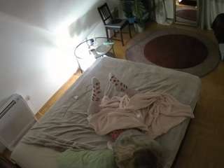 voyeurcam-julmodels-whitebed-4 camsoda stream image