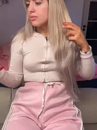 Holly-Glamour stripchat stream image