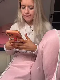 Holly-Glamour stripchat stream image