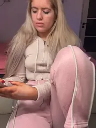 Holly-Glamour stripchat stream image