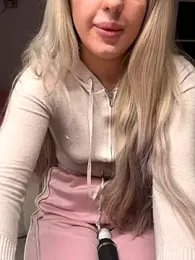 Holly-Glamour stripchat stream image