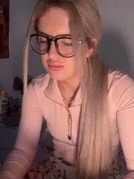 Holly-Glamour stripchat stream image