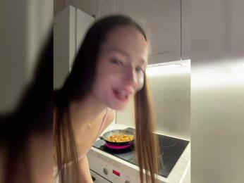 whiteTEA bongacams stream image