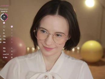 MissEssie bongacams stream image