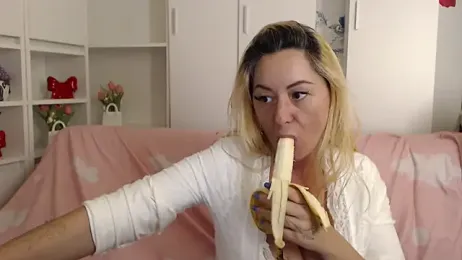 _karolynesyera_ stripchat stream image