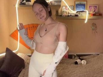 hermina-iloveyou bongacams stream image