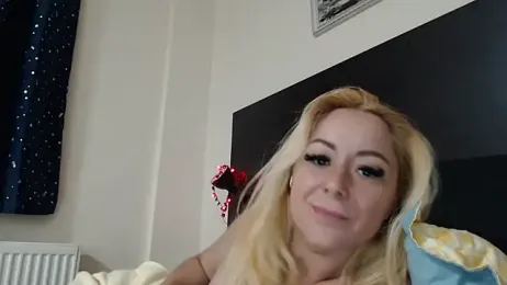 _karolynesyera_ stripchat stream image