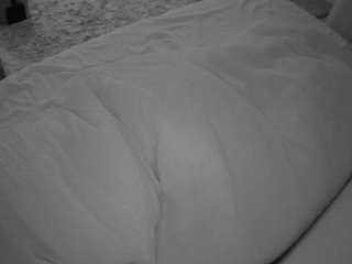 voyeurcam-julmodels-whitebed-4 camsoda stream image