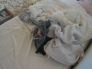 voyeurcam-julmodels-whitebed-4 camsoda stream image