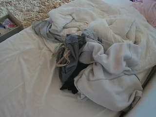 voyeurcam-julmodels-whitebed-4 camsoda stream image