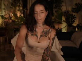 effylowell_ chaturbate stream image, 07.04.2026 00:40