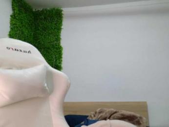 EmilyxJames bongacams stream image