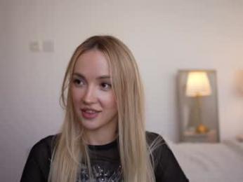 kriss0leoo chaturbate stream image