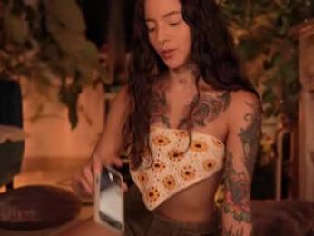 effylowell_ chaturbate stream image, 23.04.2025 00:20