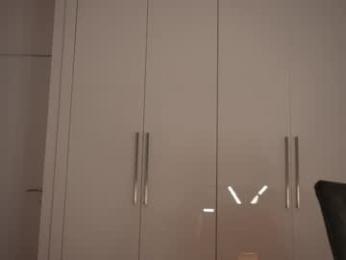 kriss0leoo chaturbate stream image